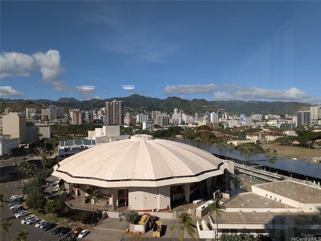 Building Photo - 909 Kapiolani Blvd