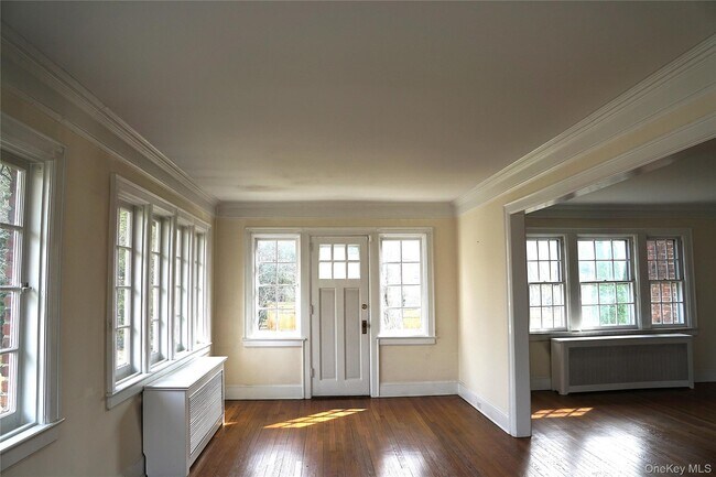 Building Photo - 16 Bon Air Ave