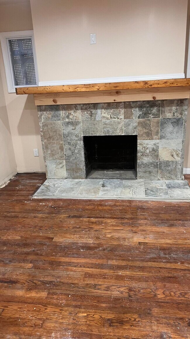 Building Photo - 16169 Kentucky St