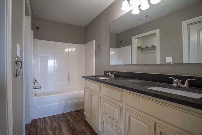 Building Photo - Stunning 3 bedroom, 2 bathroom Home available in Prairie Grove!