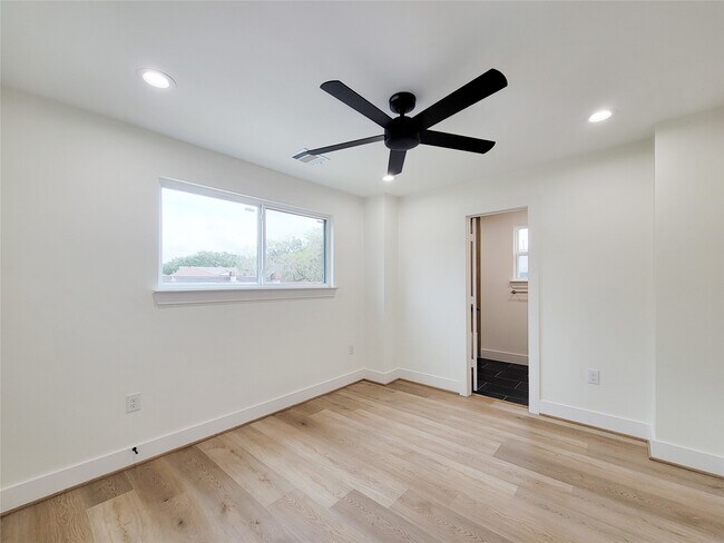 Building Photo - 20223 Laurel Lock Dr