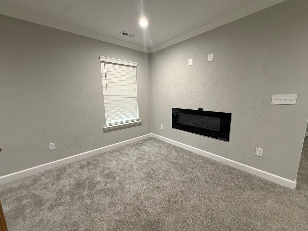 Building Photo - 1614 Hawthorne Dr