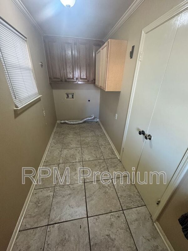 Building Photo - 2175 Deerwood Dr