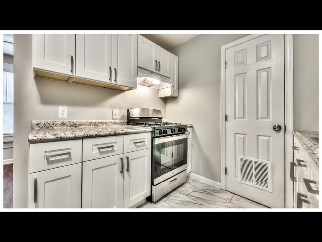 Building Photo - 119 Main St