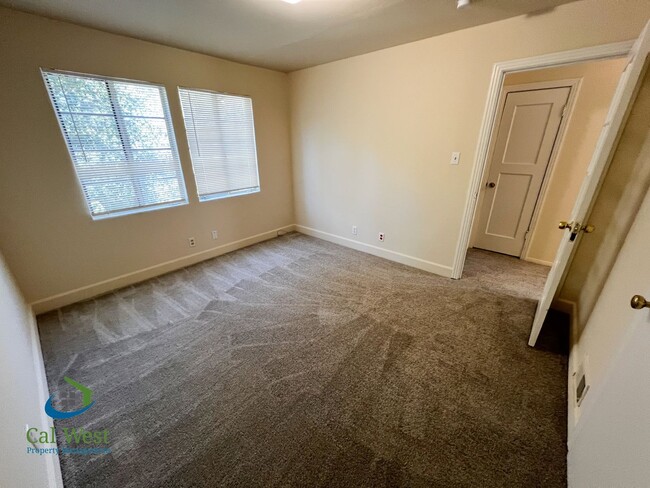 Building Photo - $3,695 - Beautiful 3 BD/1.5 BA Home in Old...