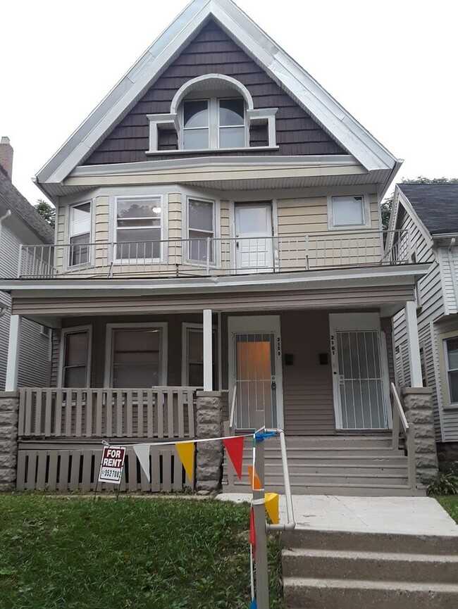 Primary Photo - Recently Updated Washington Park 3 Bedroom...