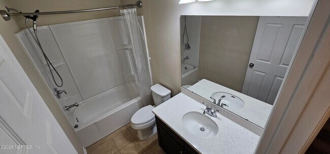 Building Photo - 221 Richmond Dr