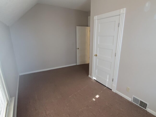 Building Photo - 2054 N Cambridge Ave