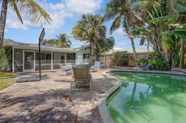 Building Photo - 254 NW 6th Ave