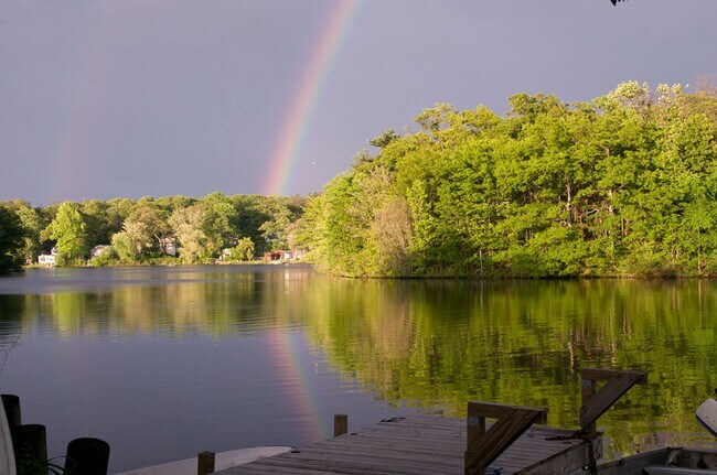 Building Photo - Adorable Private Lakefront 1 bed, 1 bath C...