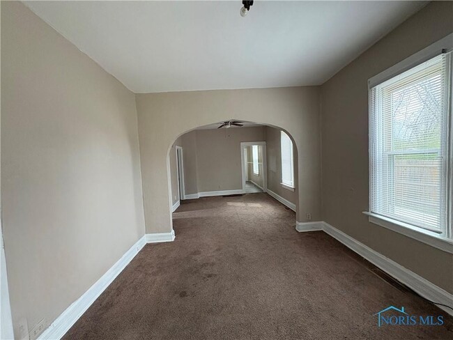 Building Photo - 1614 Pinewood Ave