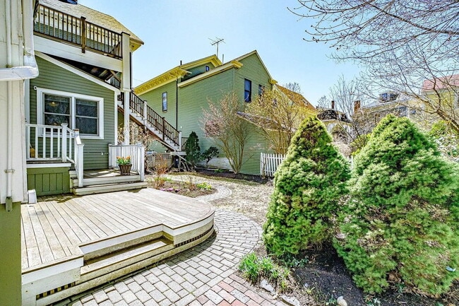 Building Photo - Beautiful First-Floor Condo in Portland’s West End