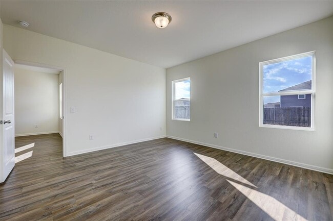 Building Photo - 210 Seneca Loop