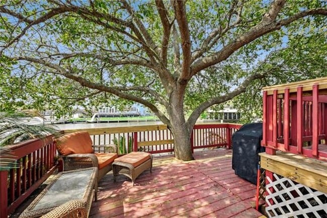 Building Photo - Three Bedroom Three Bathroom
