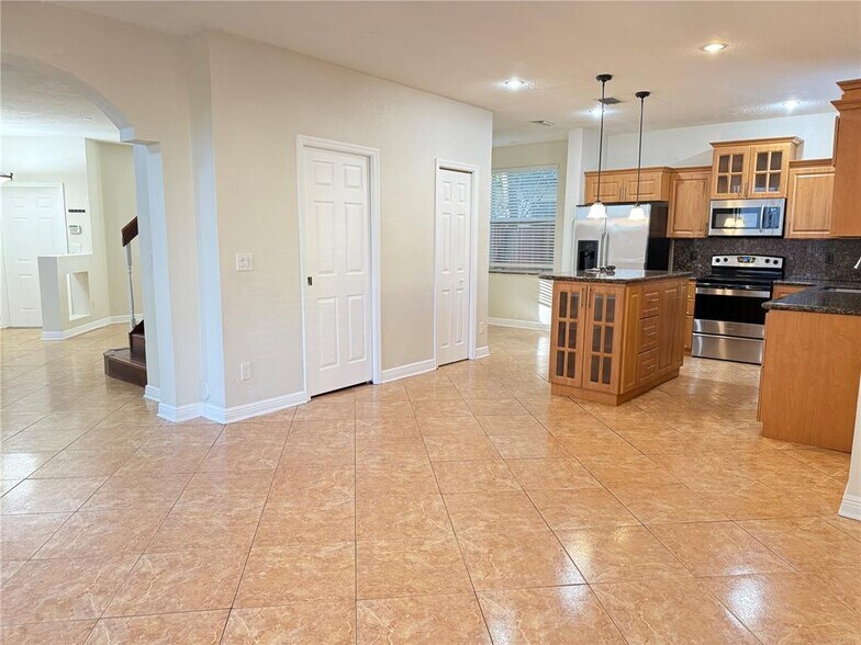 Building Photo - 5081 SW 136th Ter