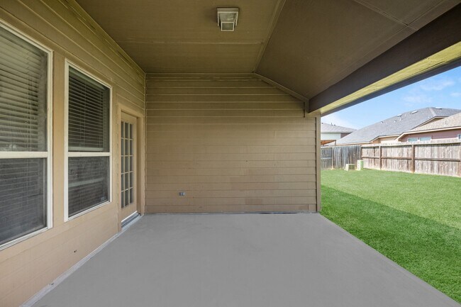 Building Photo - 4014 Pinecrest Hollow