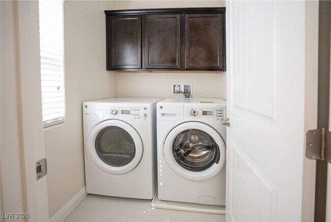 Building Photo - 9419 Sparkling Wing Ct