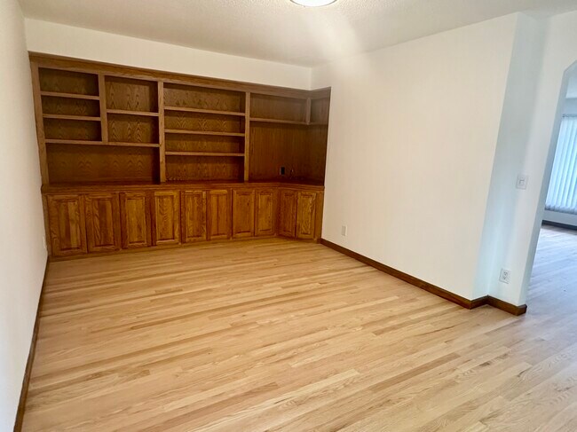 Building Photo - 7301 Glouchester Dr