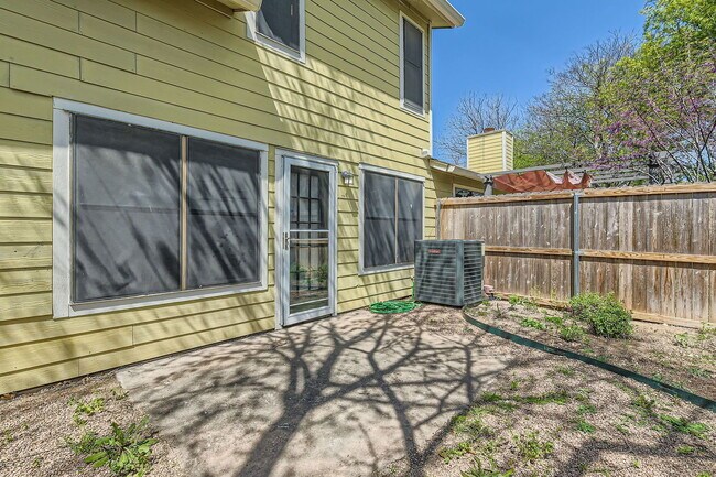 Building Photo - 512 Eberhart Ln