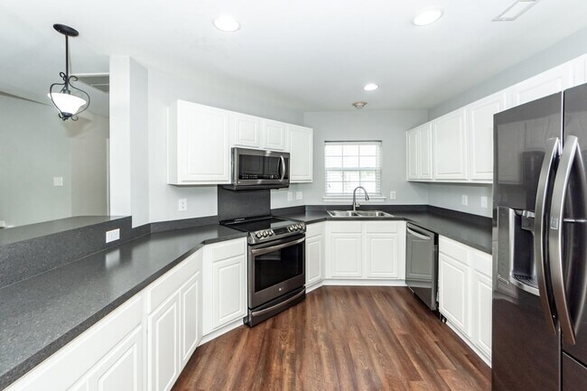 Building Photo - 5150 Trump St