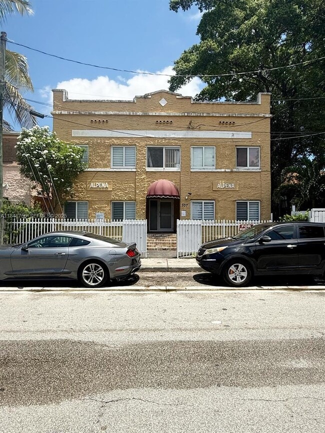 Building Photo - 337 SW 10th Ave