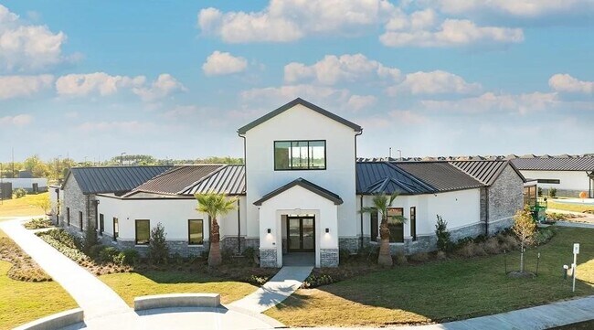 Building Photo - 2131 Salinas Dr