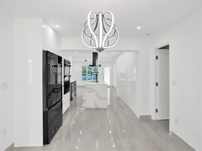 Building Photo - 4530 SW 34th Dr