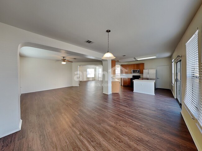 Building Photo - 6202 Roseborough Dr