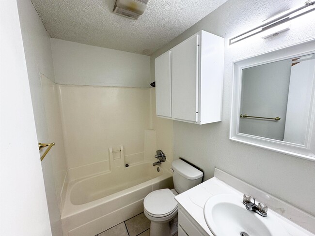 Building Photo - 4511 Mistletoe Dr