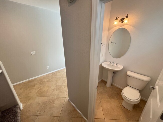 Building Photo - Gorgeous 3Bed/2.5Bath/2Car, 2-Story Home located in Loretta Bay