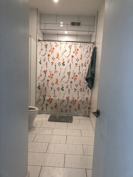 Building Photo - 1169 Hope St