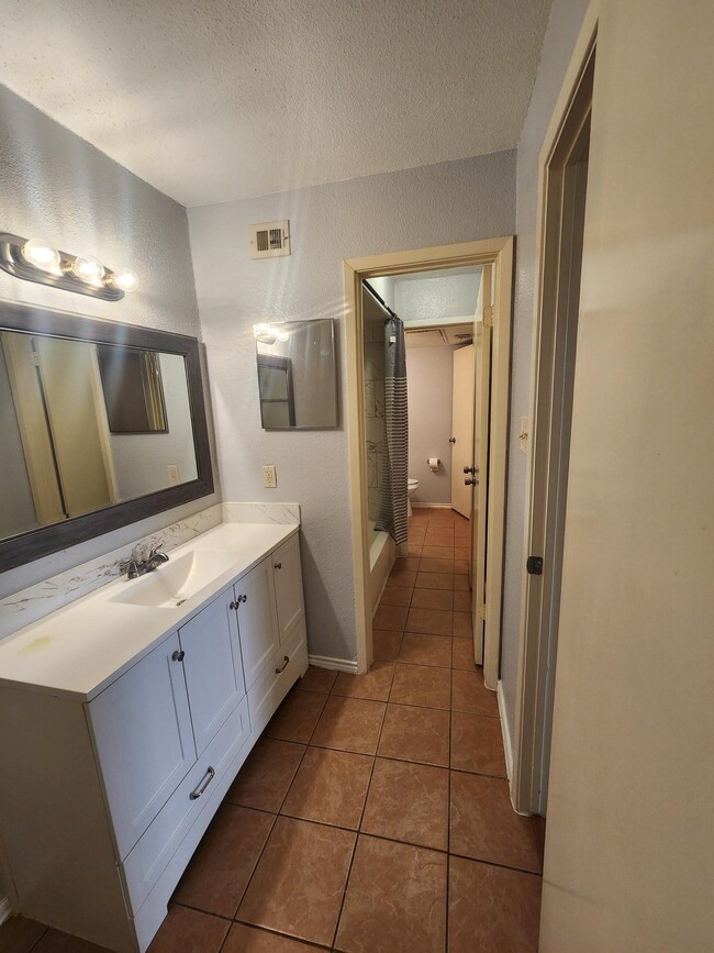 Building Photo - 5665 Birchmont Dr