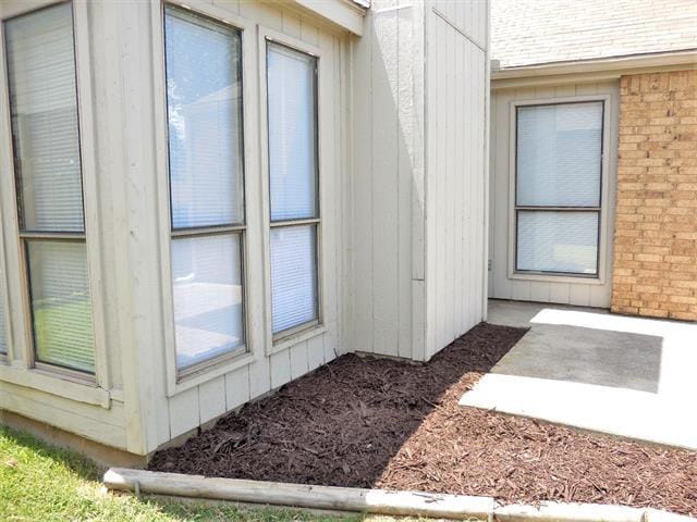 Building Photo - 705 Windfields St