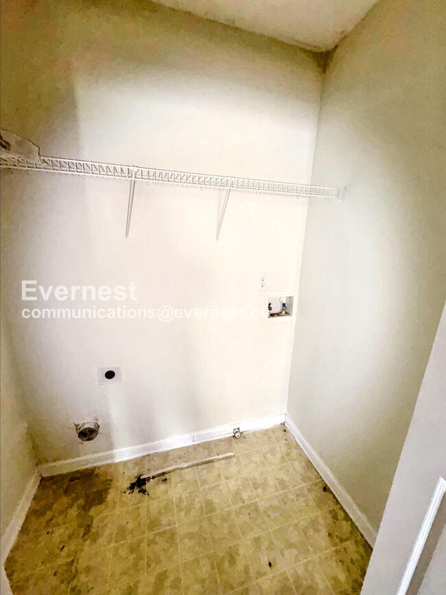 Building Photo - 7688 Creekside Ln