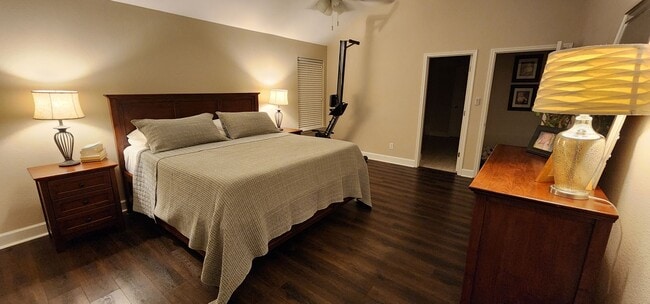 Building Photo - 13027 5 Brooks