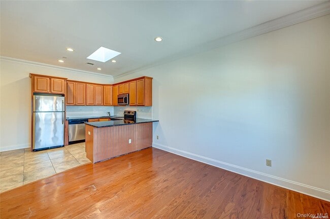 Building Photo - 328A Main St