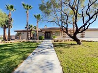 Building Photo - Carry Over Showing: This property has been...