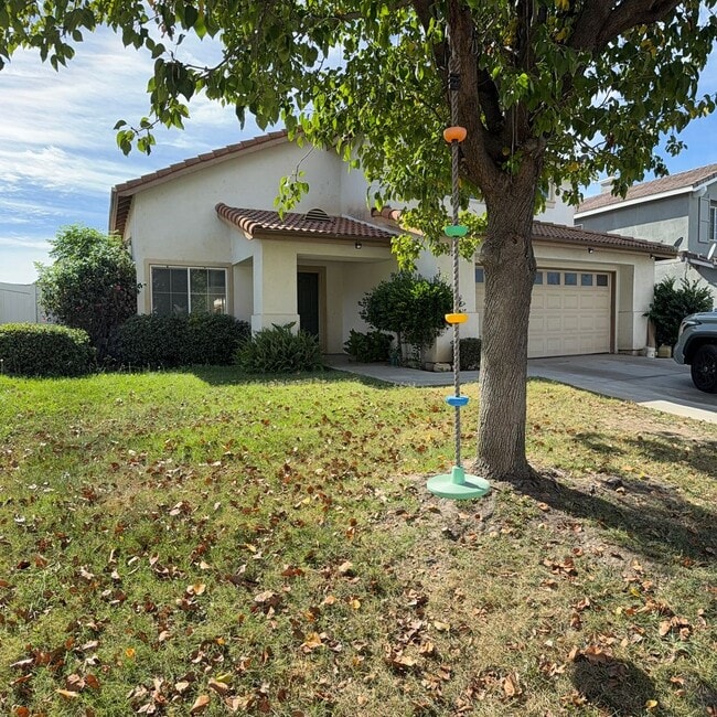 Building Photo - Spacious 4 bedroom / 3 Bathroom Jurupa Val...