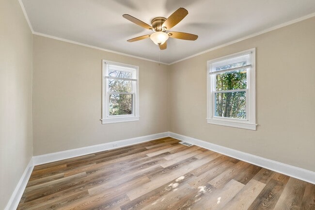 Building Photo - 1015 Martin St