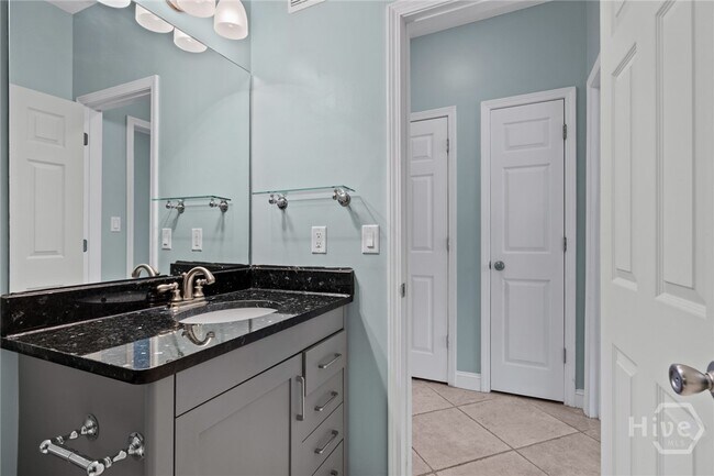 Building Photo - 2208 Walden Park Dr
