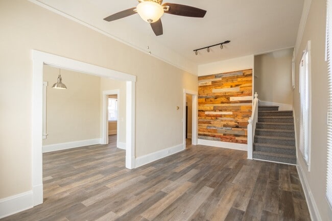 Building Photo - 37735 Vine St