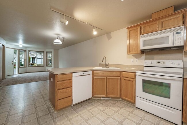 Building Photo - Bright Single-Level Vancouver Home with Garage, In-Unit Laundry, and Private Patio