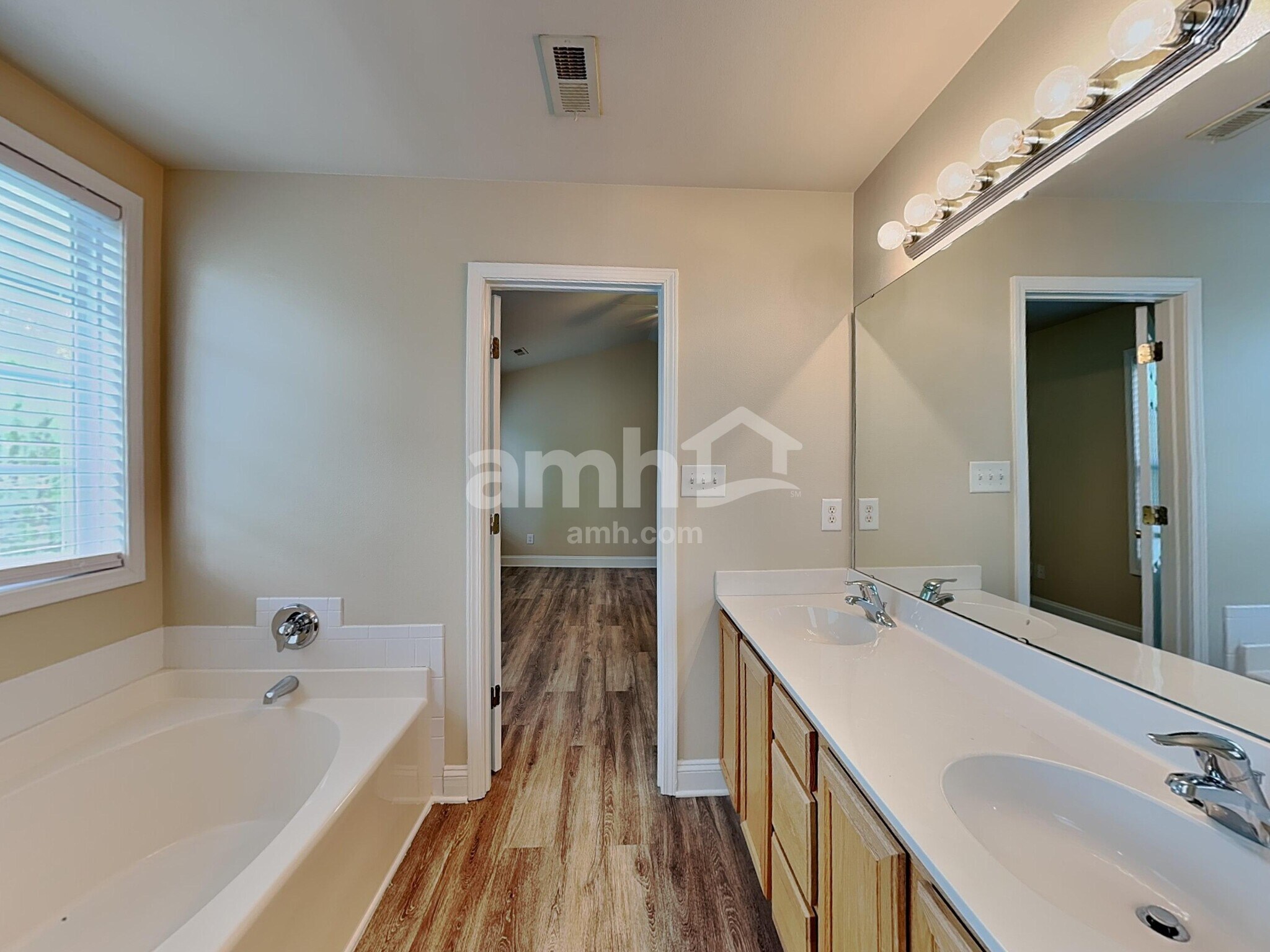 Building Photo - 9815 Waltham Ct