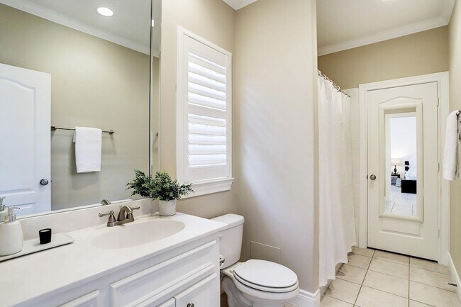 Building Photo - 2914 Brompton Square Dr