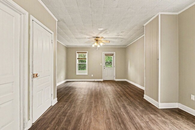 Building Photo - 215-217 Pine Grove Rd