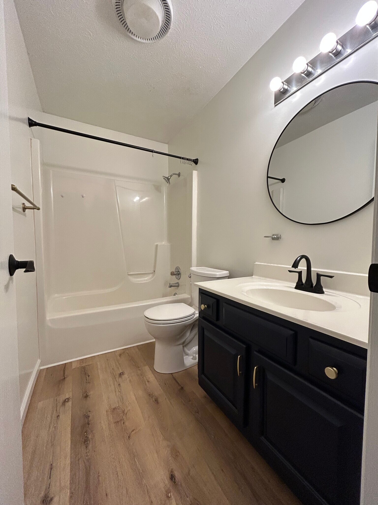 Newly updated bathroom - 1406 W Division St