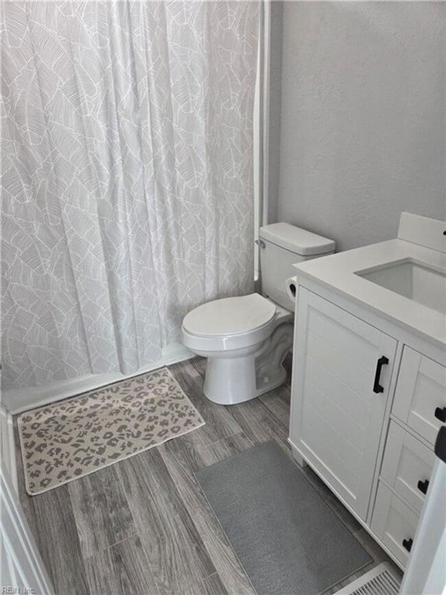 Building Photo - 1853 Springwood St