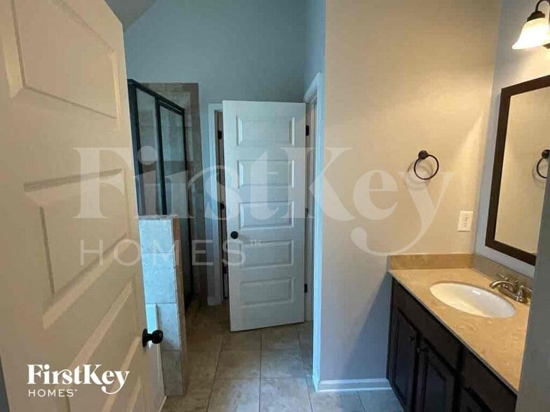Building Photo - 624 Parkside Pl Dr