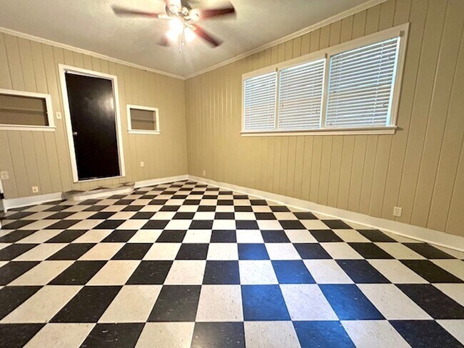 Building Photo - Coming Soon 10/8/25! Charming and spacious...