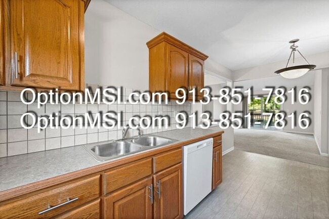 Building Photo - Welcome home to this beautifully maintaine...